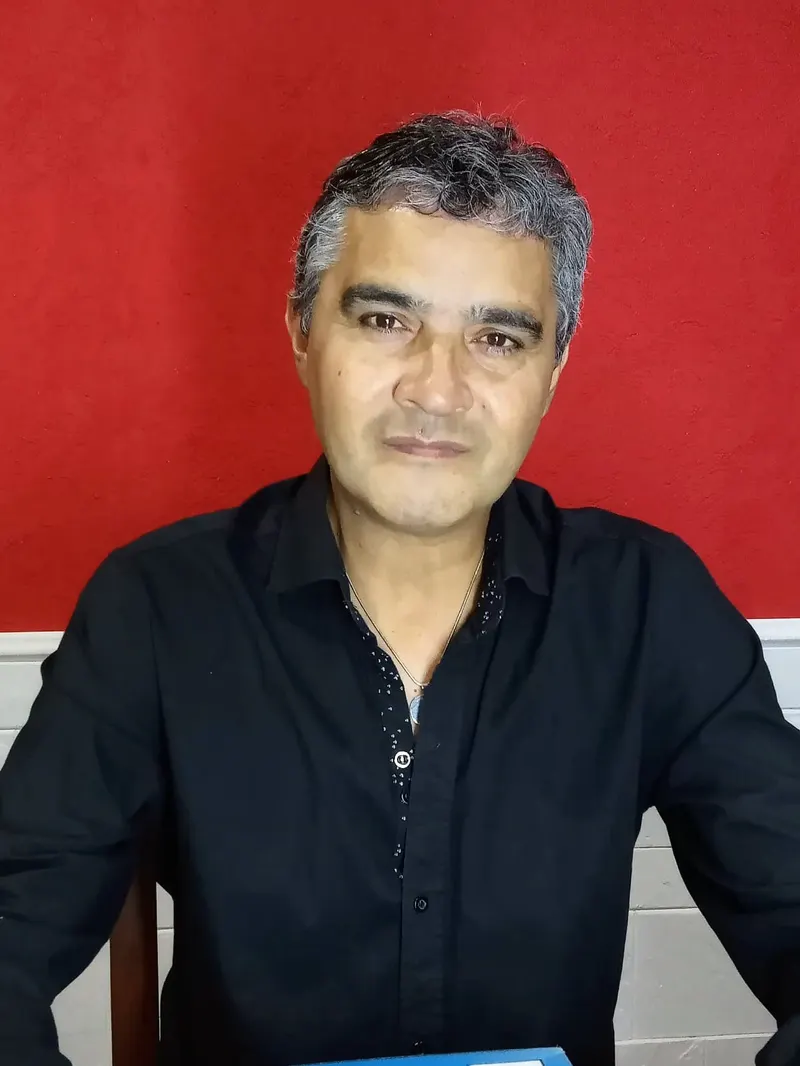 Retrato de Carlos Alberto Cabral, autor de Juramos Defenderlas