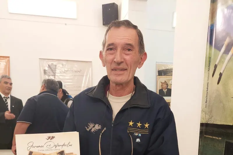 El Diario Sur — Es de Esteban Echeverría, combatió en la Guerra de Malvinas y cuenta su historia en 'Juramos Defenderlas'